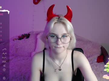 girl
        white_babe cam image #3204448