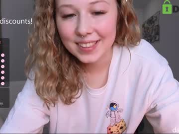girl
        lottie_shine cam image #3710257