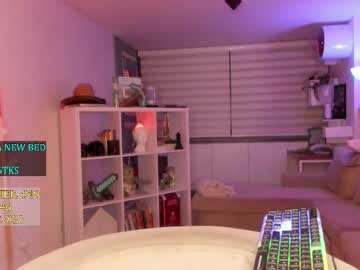 girl
        lonelly_lolly98 cam image #6564329