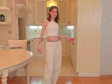 girl
        harrieteasley cam image #5201917