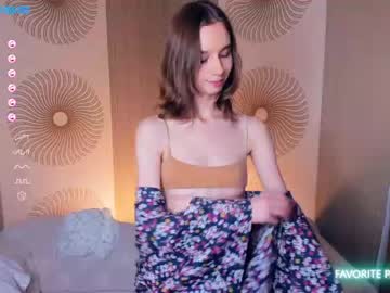 girl
        happiness_call cam image #1419143