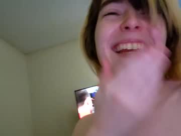girl
        dumbemoloo cam image #2534229