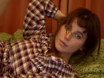 girl
        ellaa91 cam image #5995112