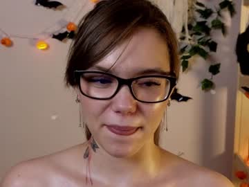 girl
        teresabriggs cam image #2858859