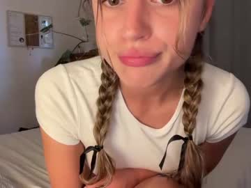 girl
        foxyone01 cam image #3611652