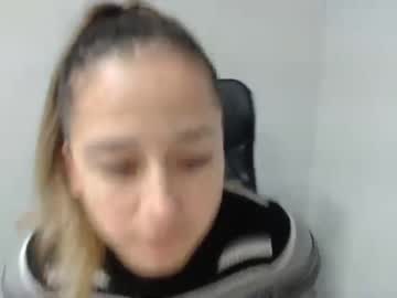 girl
        chloya_tqo cam image #381036