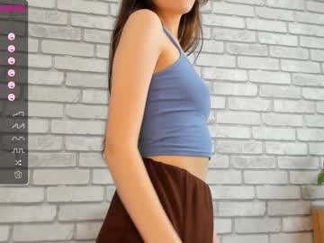 girl
        carolynjacquelins cam image #291591