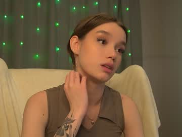 girl
        harrieteasley cam image #6056305