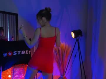 girl
        alice_tucci cam image #5819230