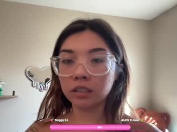 girl
        mikahrawlive cam image #5628451