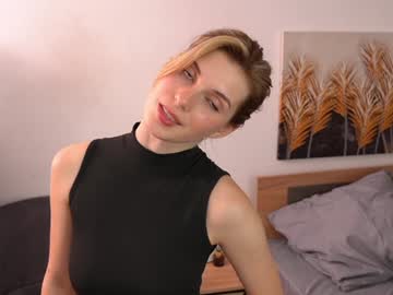 girl
        refined_style cam image #4829540