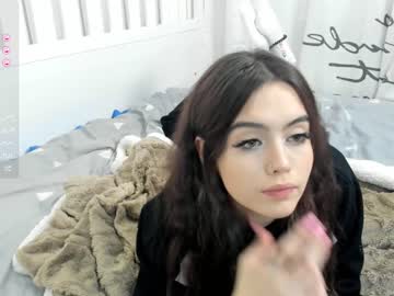 girl
        connieambes cam image #2574436