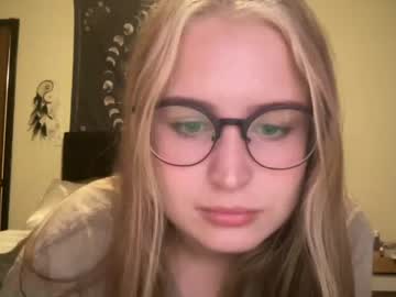 girl
        sarahmartin420 cam image #1931067