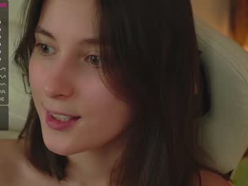 girl
        beckymartens cam image #1938621