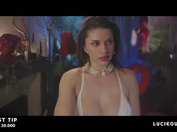 girl
        lucieoude_ cam image #1174799