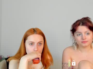 couple Cam Girls Get Busy With Their Dildos With No Shame with evelyn_hey