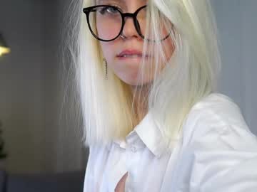 girl
        maureensgame cam image #5777664