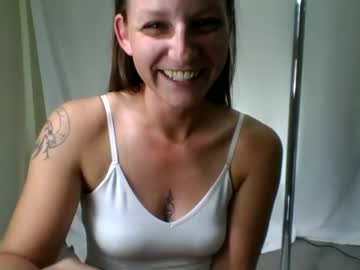 girl
        yourvioletstar cam image #2641925
