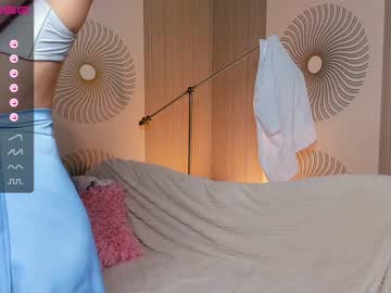 girl
        happiness_call cam image #1964308