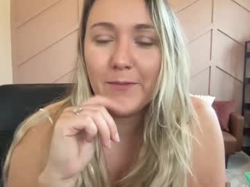 girl
        nashville_bunny cam image #5556265