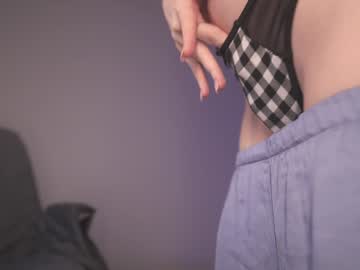 girl
        alice_kosmos cam image #5780243