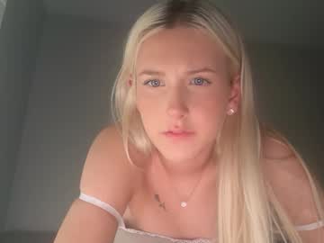 girl
        cassiemaee cam image #7003331