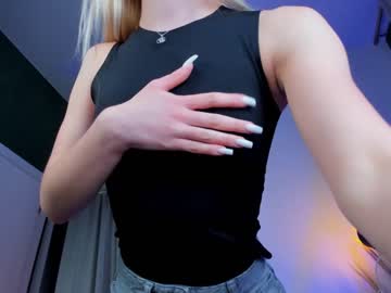 girl
        cassie_palmer cam image #3958257
