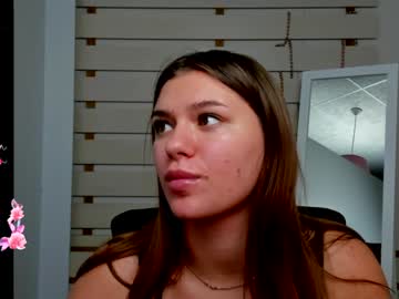 girl
        monika_youu cam image #5238401