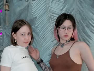 couple Cam Girls Get Busy With Their Dildos With No Shame with kendraguy