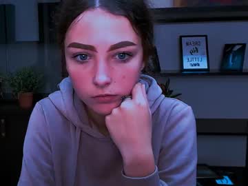 girl
        katejordan_ cam image #78663