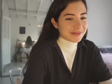 girl
        soifiee cam image #1893702