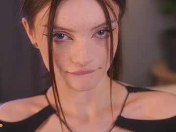 girl
        bellacle cam image #6811928