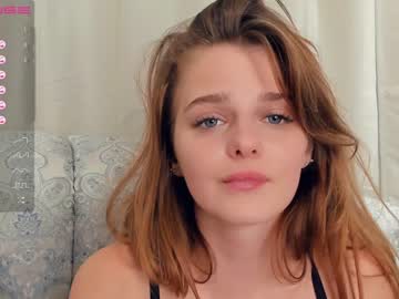 girl
        anna_y0ung cam image #43229