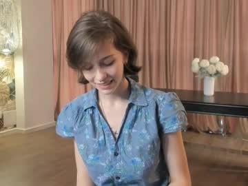 girl
        edlafollin cam image #6424158