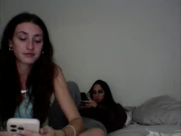 couple
        hornycouplezzz cam image #2126618