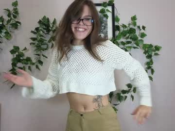 girl
        teresabriggs cam image #2304613