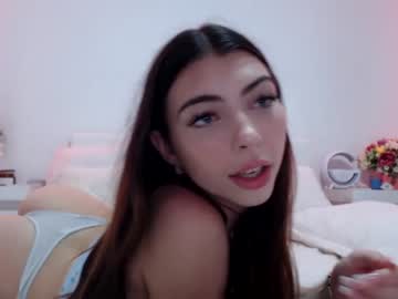girl
        itsmyahxox cam image #3611766