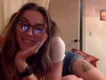 girl
        orangefawn cam image #3992374