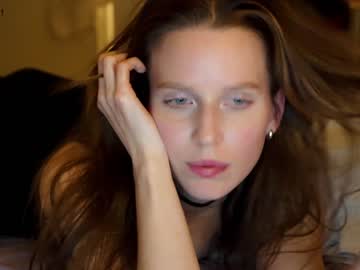 girl
        ellaa91 cam image #397814