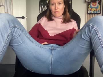 girl
        eatmypie69 cam image #3721776