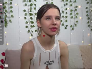 girl
        happynewdear cam image #6321503