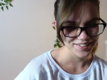 girl
        teresabriggs cam image #2428358