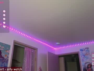 girl
        renpuppy cam image #4964483
