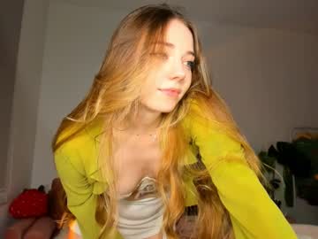 girl
        thisisamelia cam image #6260331