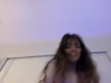 girl
        poutyselenaa cam image #3919340