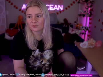 girl
        asiri_ocean cam image #3471425