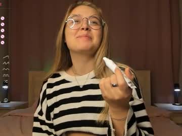 girl
        pewdieevaa cam image #2346414