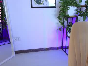 girl
        elizabeth__gray cam image #1748993