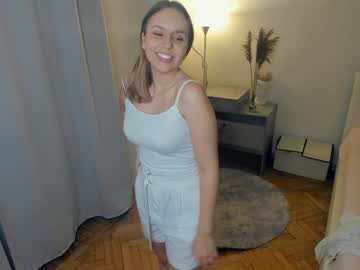 girl
        next_to_you_ cam image #2931265