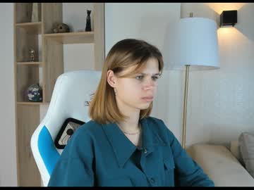 girl
        fontyfall cam image #2867787